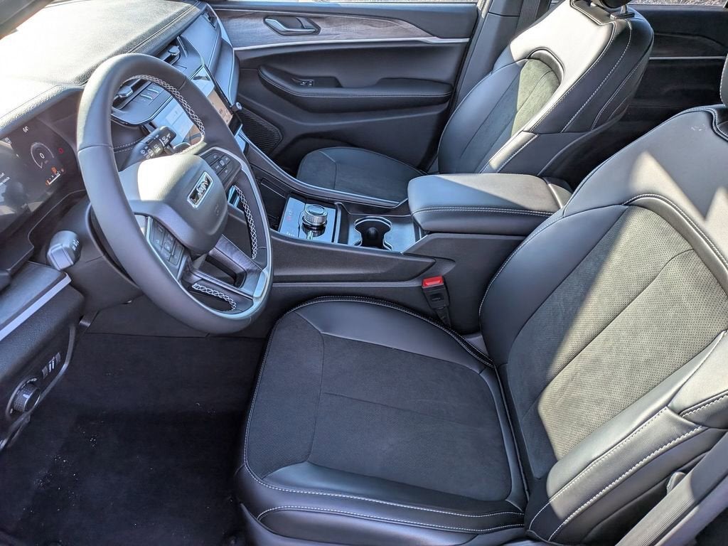 2026 Jeep Grand Cherokee Laredo Altitude