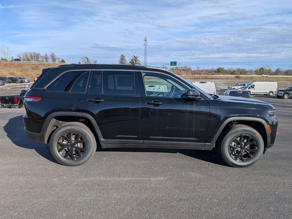 2026 Jeep Grand Cherokee Laredo Altitude
