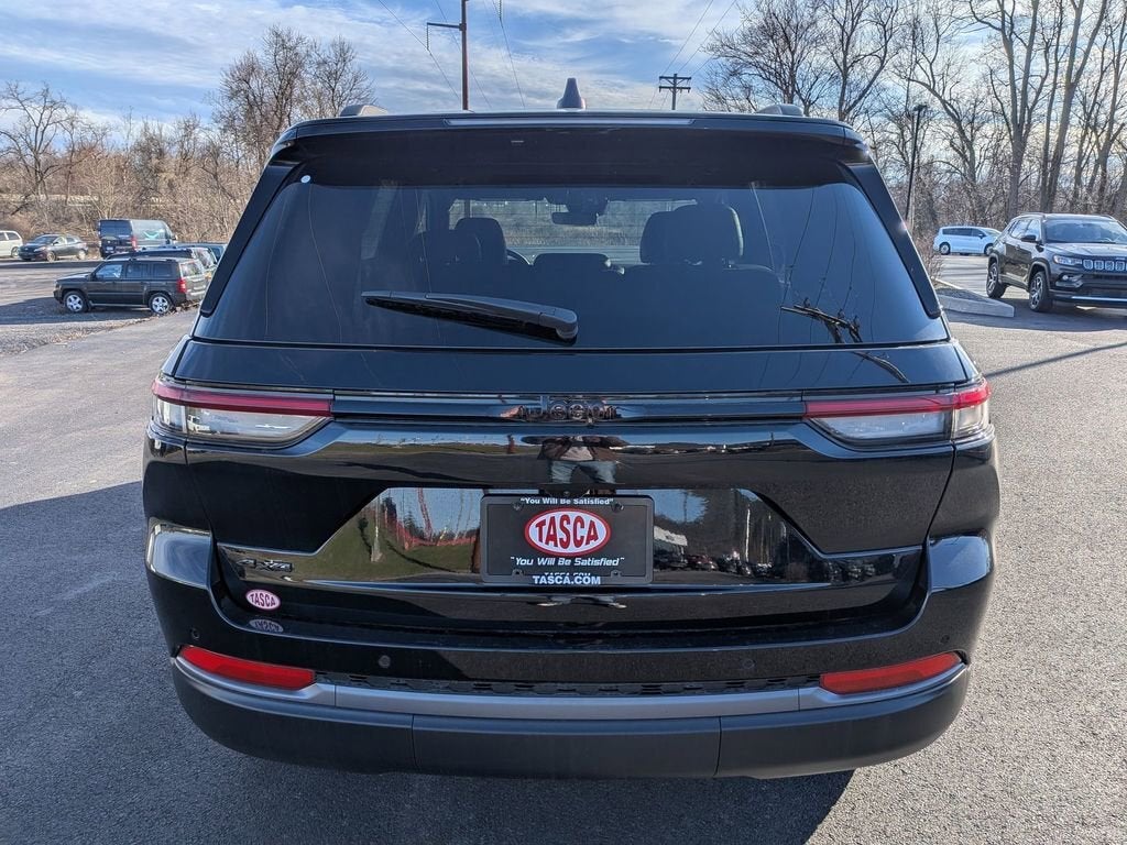 2026 Jeep Grand Cherokee Laredo Altitude