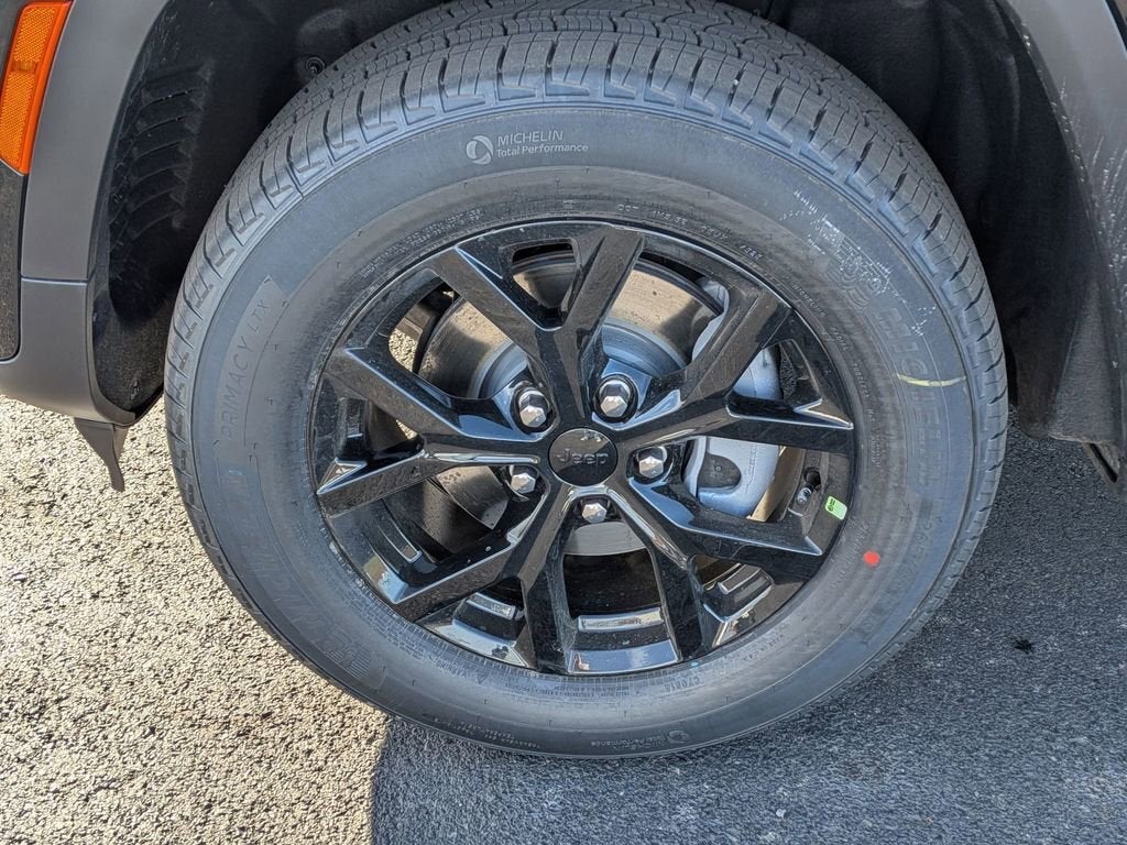 2026 Jeep Grand Cherokee Laredo Altitude