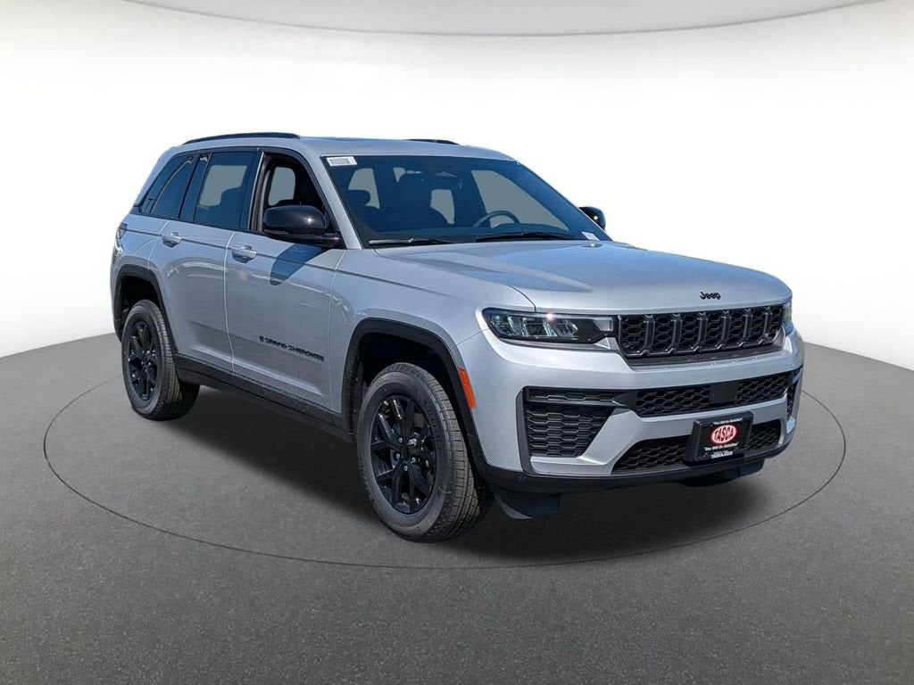 2026 Jeep Grand Cherokee Laredo Altitude