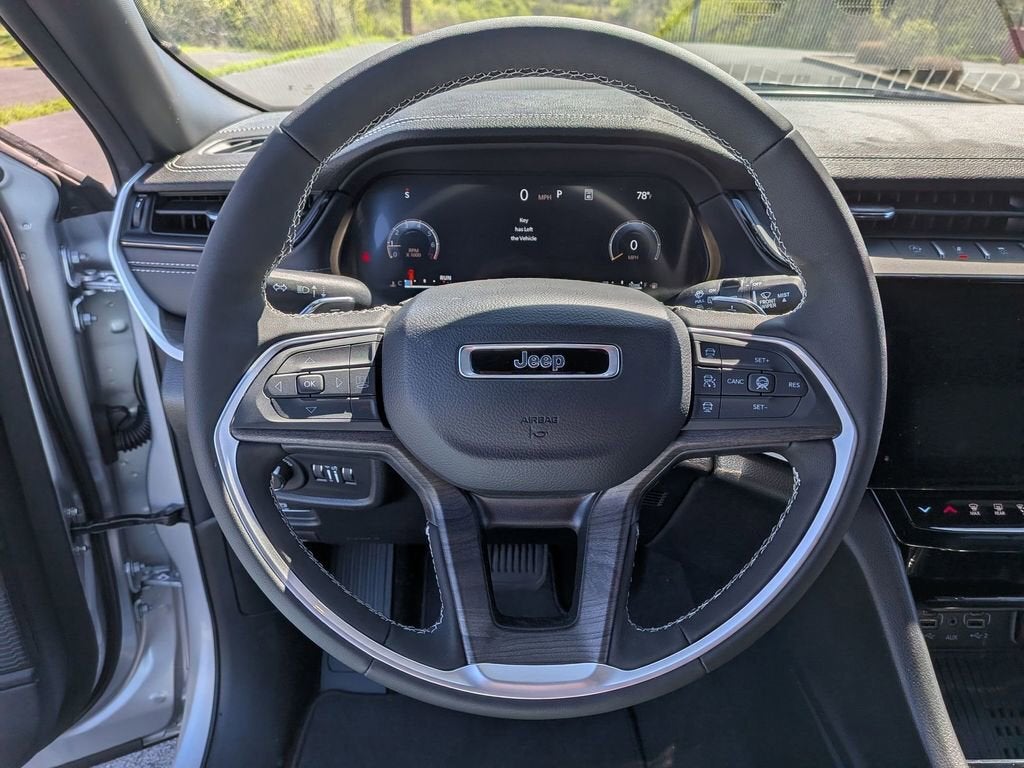 2026 Jeep Grand Cherokee Laredo Altitude