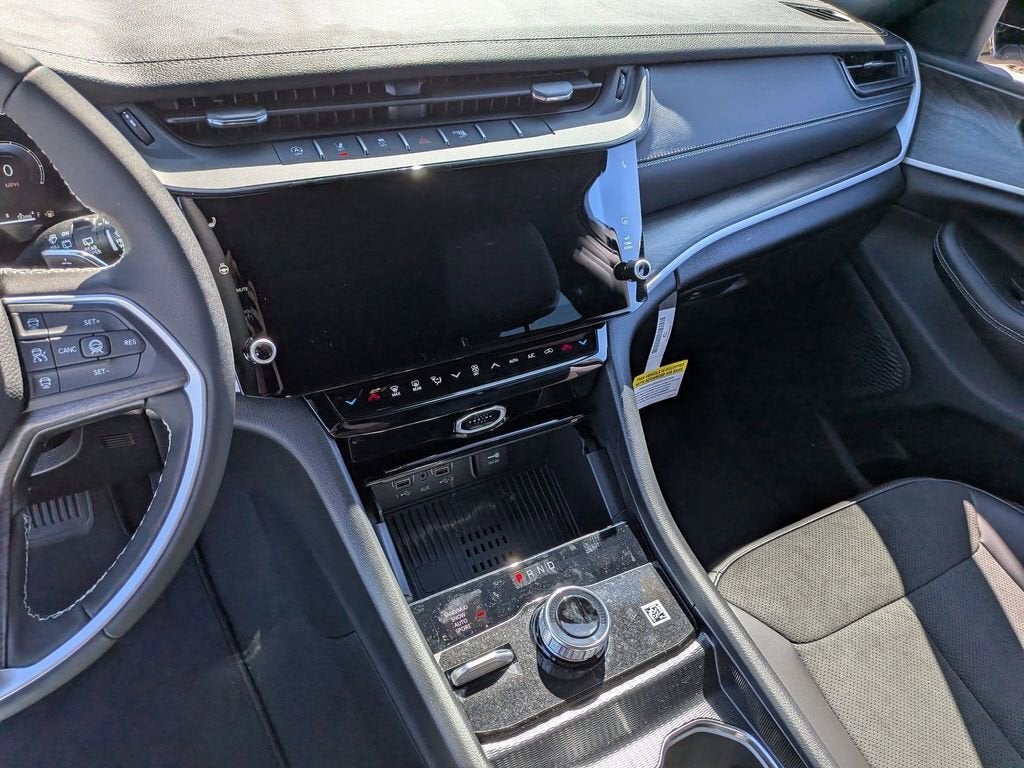 2026 Jeep Grand Cherokee Laredo Altitude