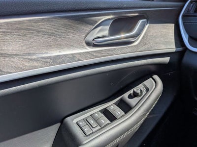 2026 Jeep Grand Cherokee Laredo Altitude