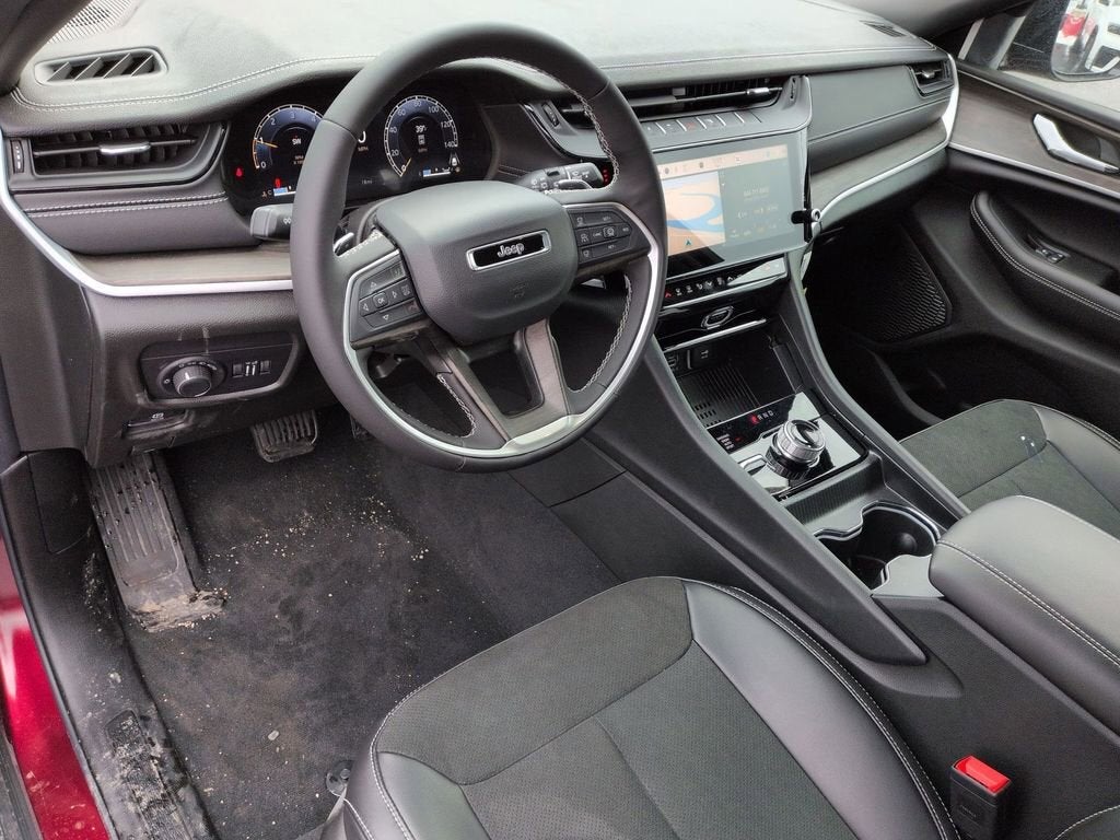 2026 Jeep Grand Cherokee Laredo Altitude