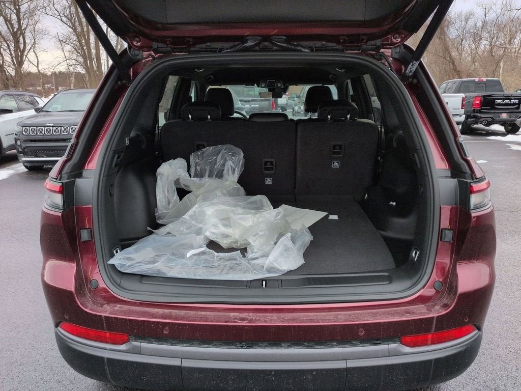 2026 Jeep Grand Cherokee Laredo Altitude