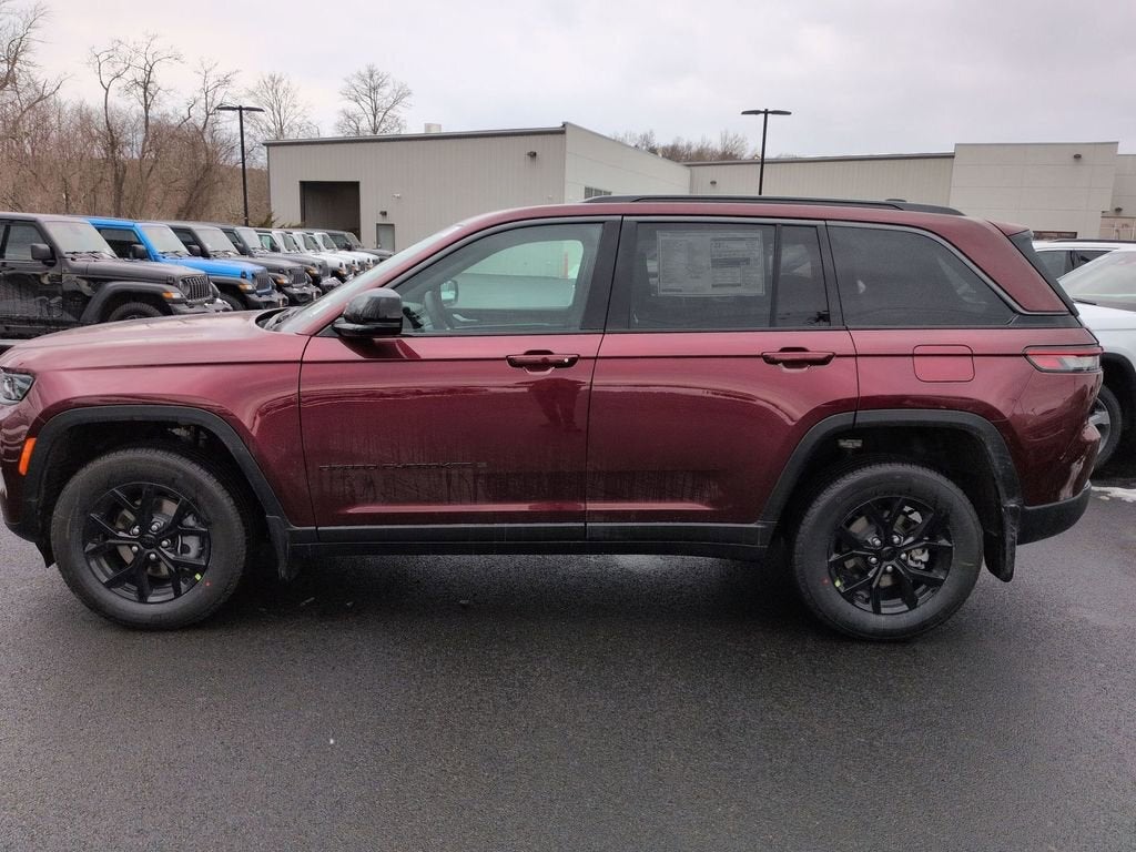 2026 Jeep Grand Cherokee Laredo Altitude
