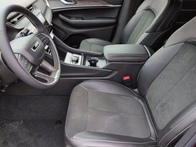 2026 Jeep Grand Cherokee Laredo Altitude