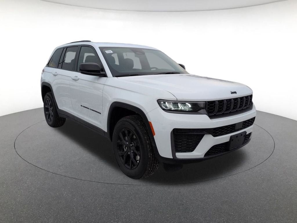 2026 Jeep Grand Cherokee Laredo Altitude