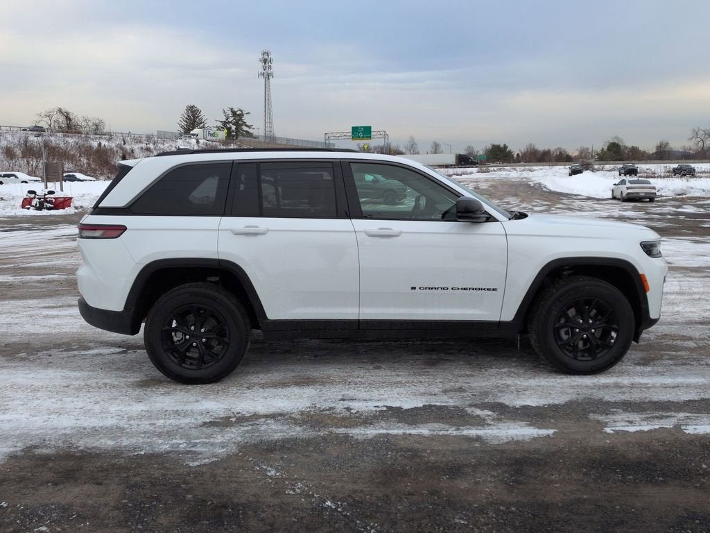 2026 Jeep Grand Cherokee Laredo Altitude