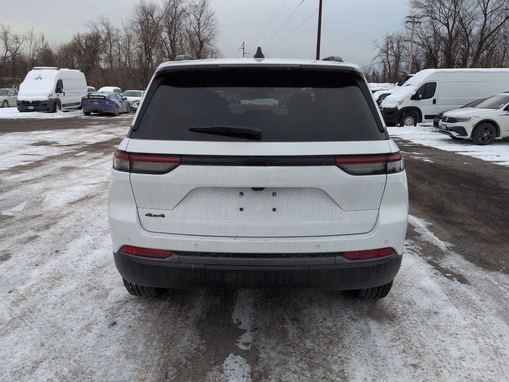2026 Jeep Grand Cherokee Laredo Altitude