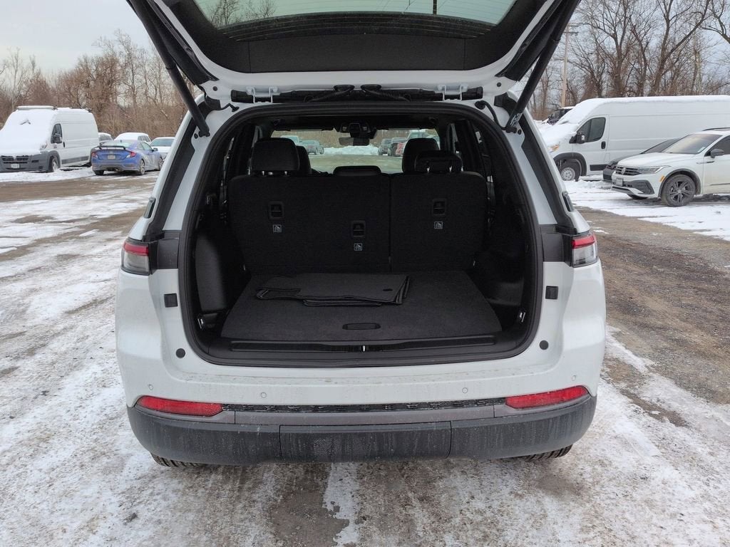 2026 Jeep Grand Cherokee Laredo Altitude