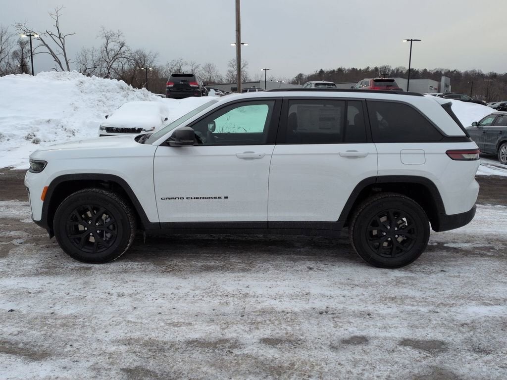 2026 Jeep Grand Cherokee Laredo Altitude