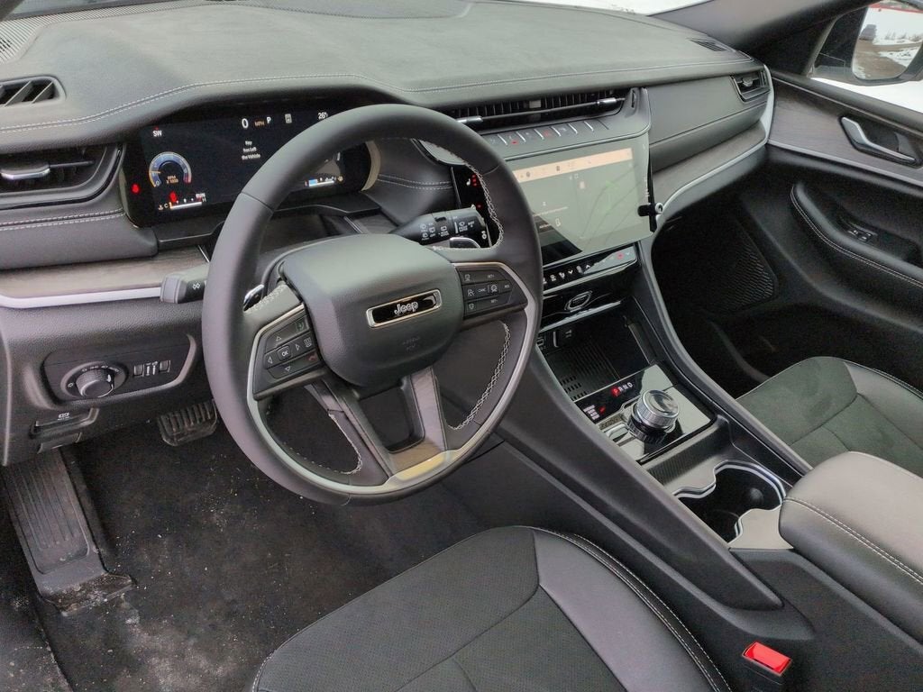 2026 Jeep Grand Cherokee Laredo Altitude