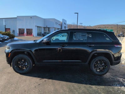 2026 Jeep Grand Cherokee Laredo Altitude