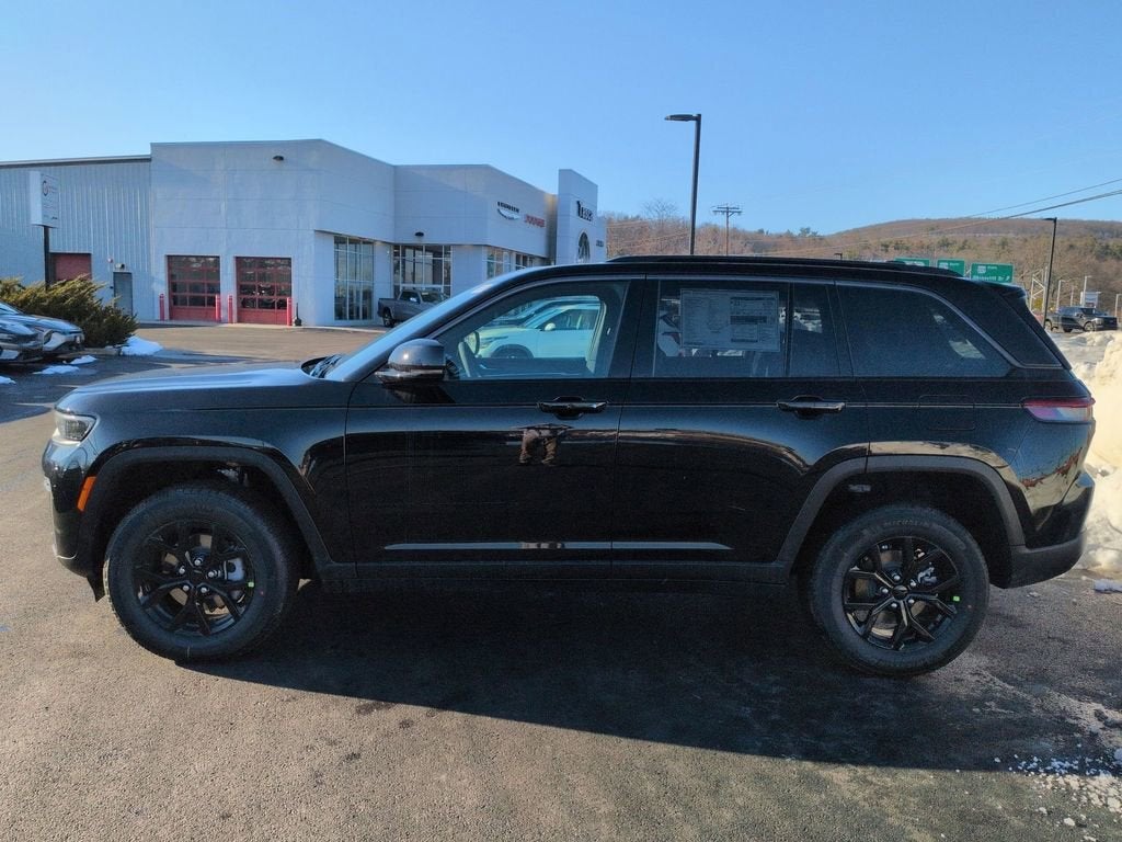 2026 Jeep Grand Cherokee Laredo Altitude