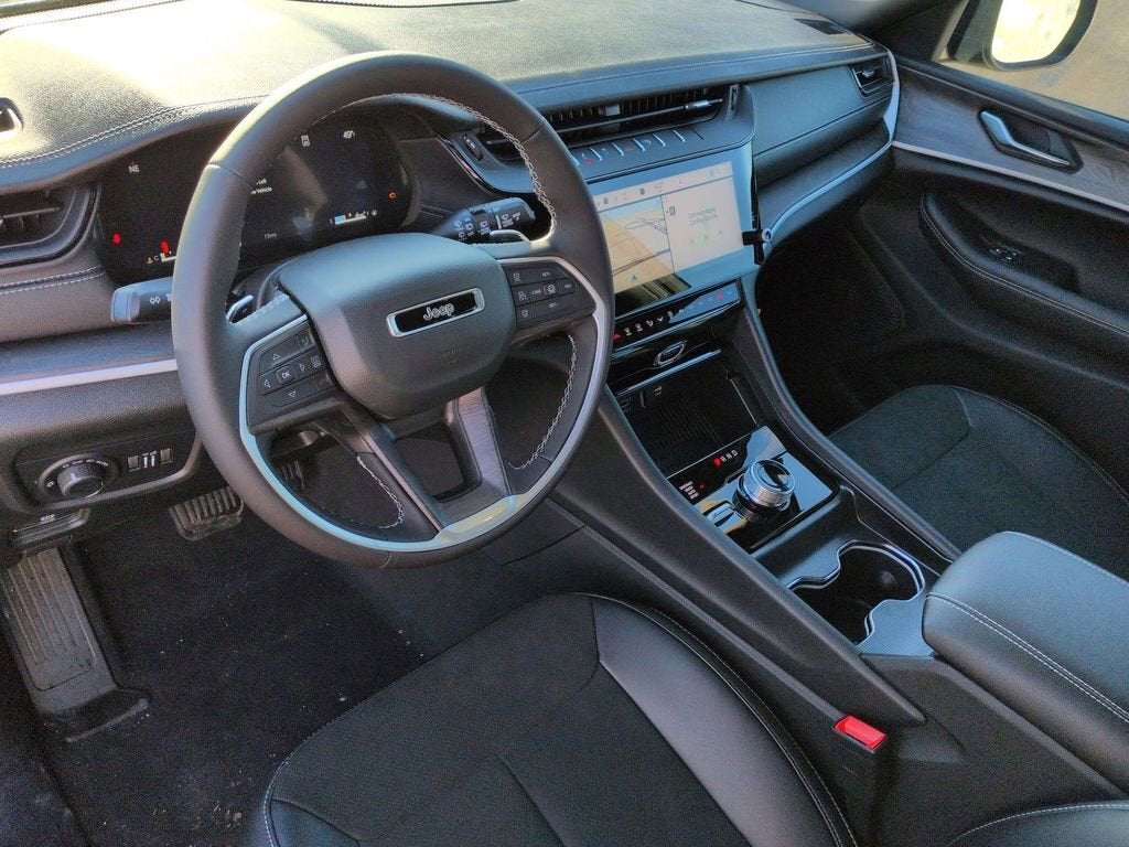 2026 Jeep Grand Cherokee Laredo Altitude