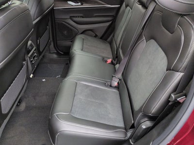 2026 Jeep Grand Cherokee Laredo Altitude