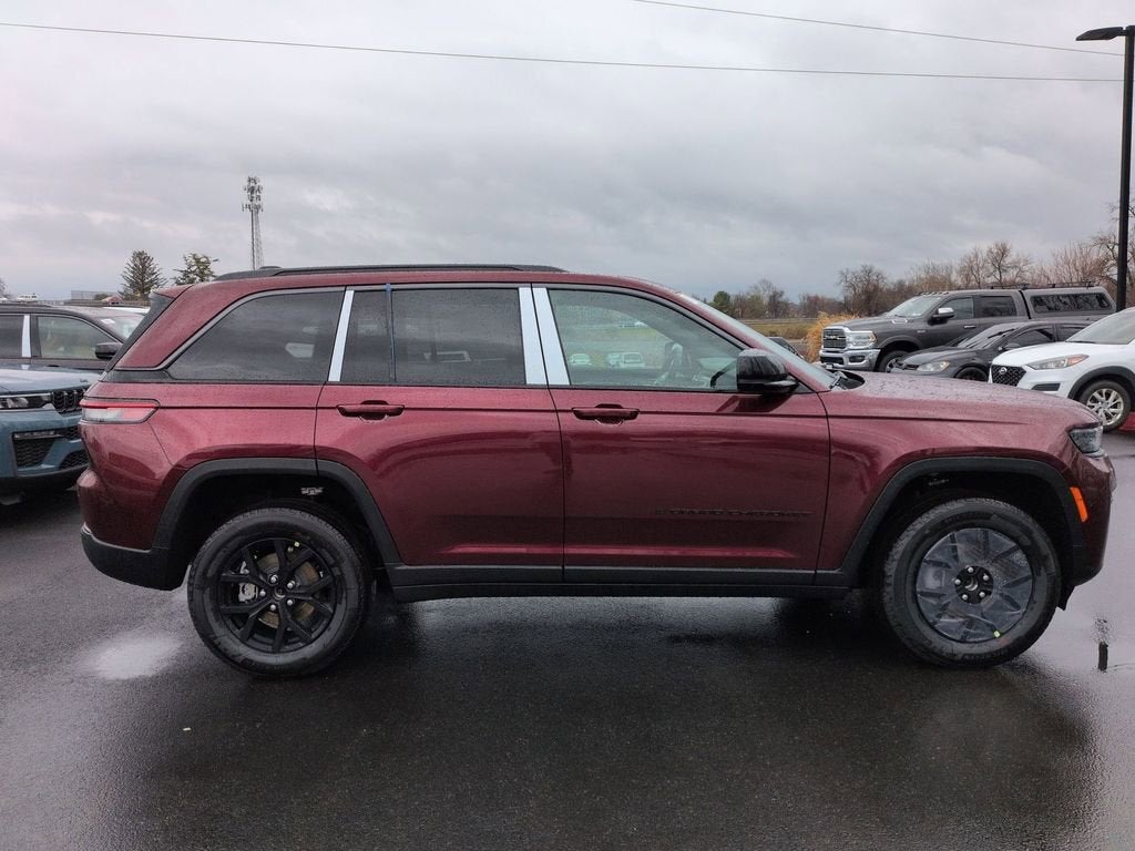 2026 Jeep Grand Cherokee Laredo Altitude