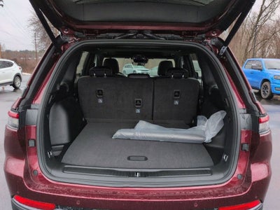 2026 Jeep Grand Cherokee Laredo Altitude
