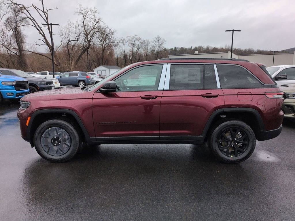 2026 Jeep Grand Cherokee Laredo Altitude