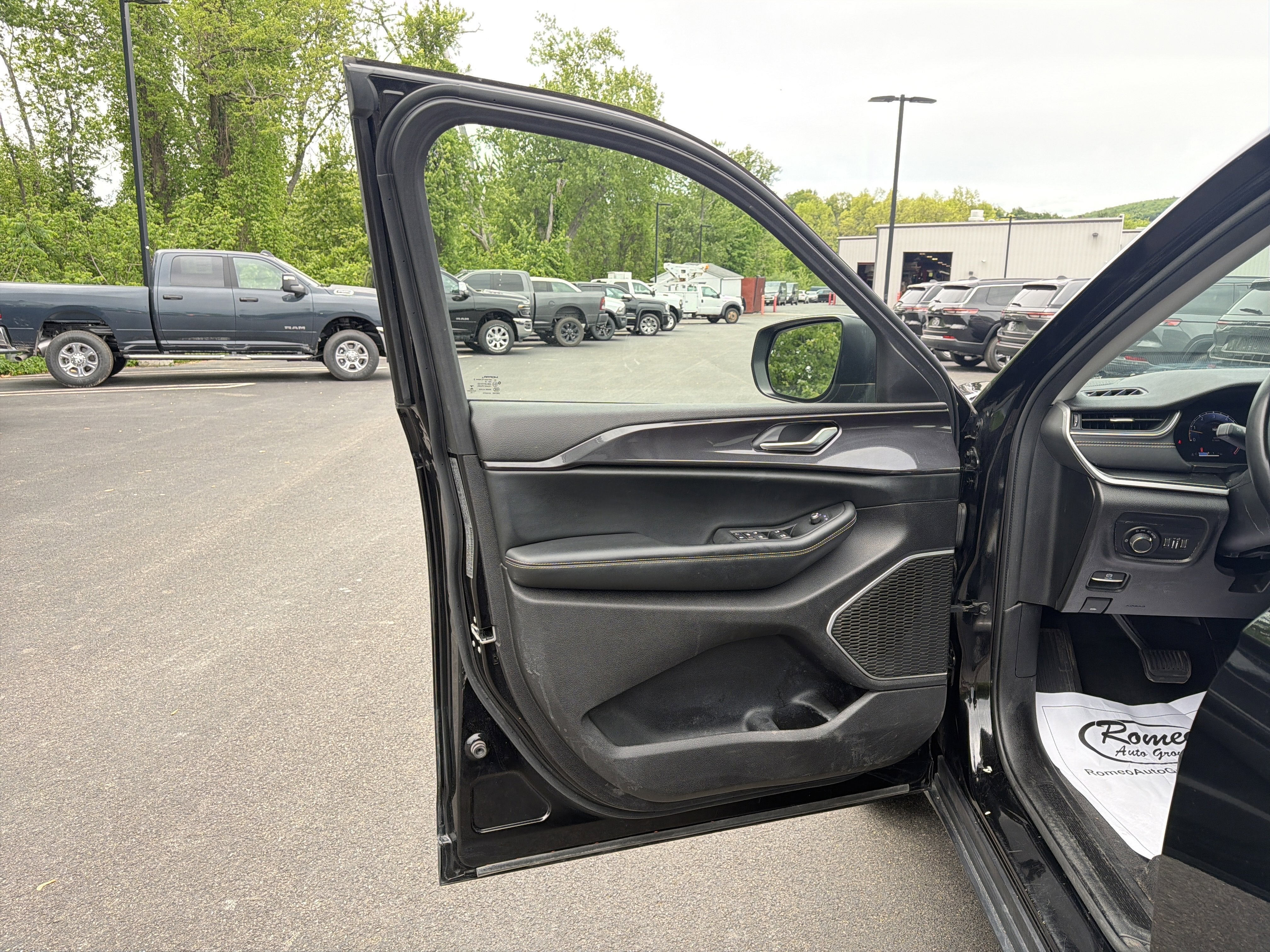 2022 Jeep Grand Cherokee L Laredo