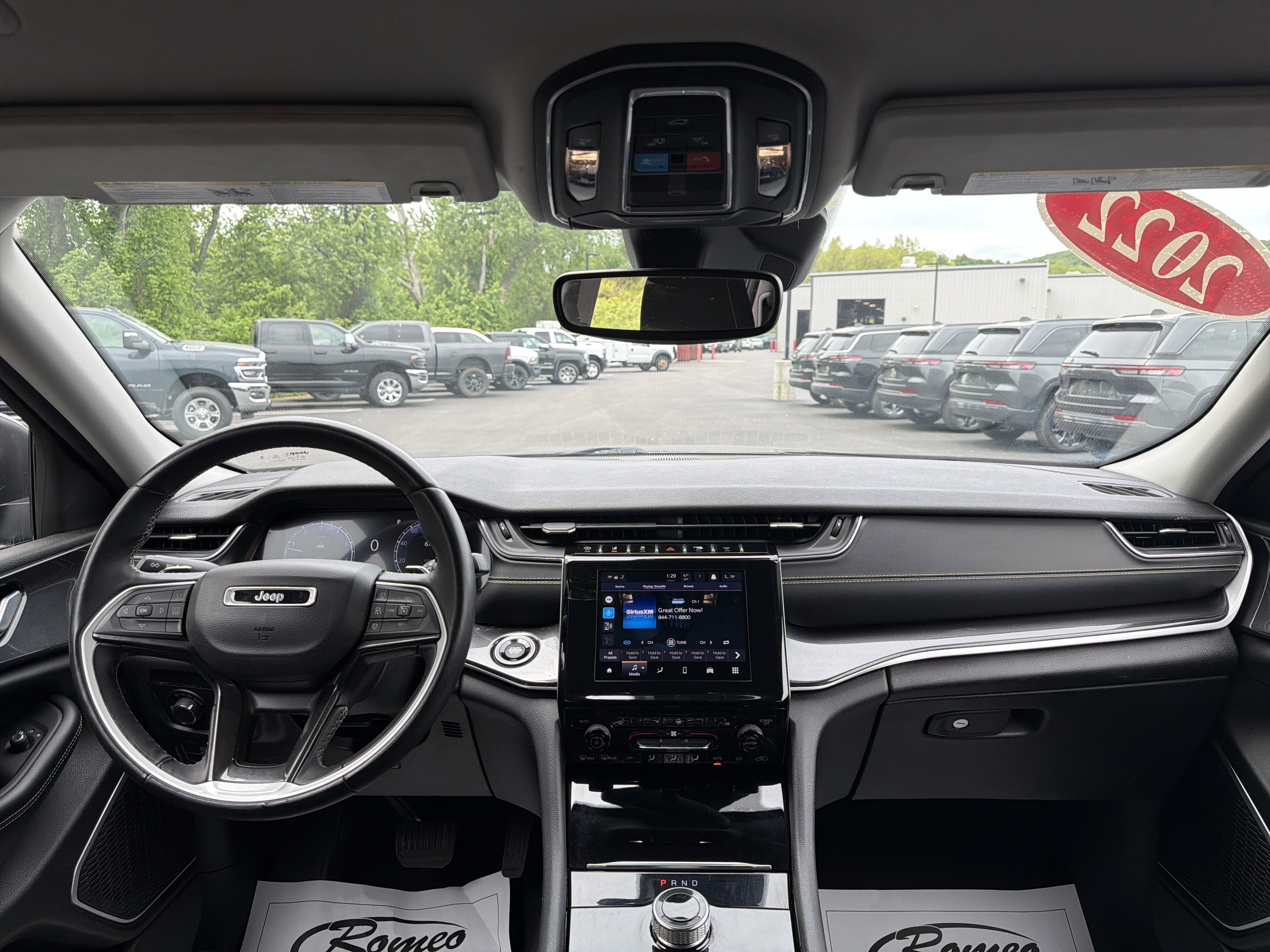2022 Jeep Grand Cherokee L Laredo