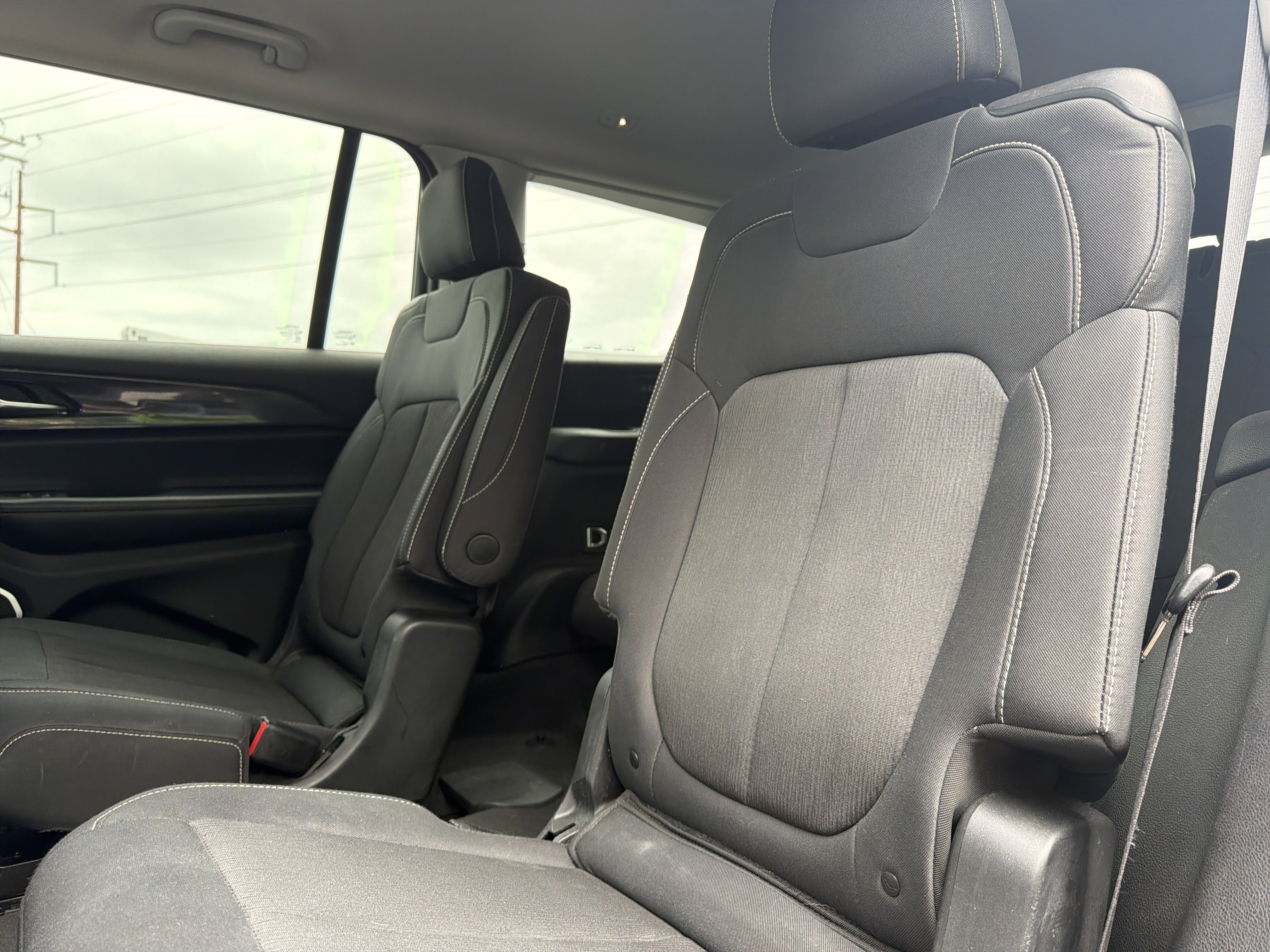 2022 Jeep Grand Cherokee L Laredo