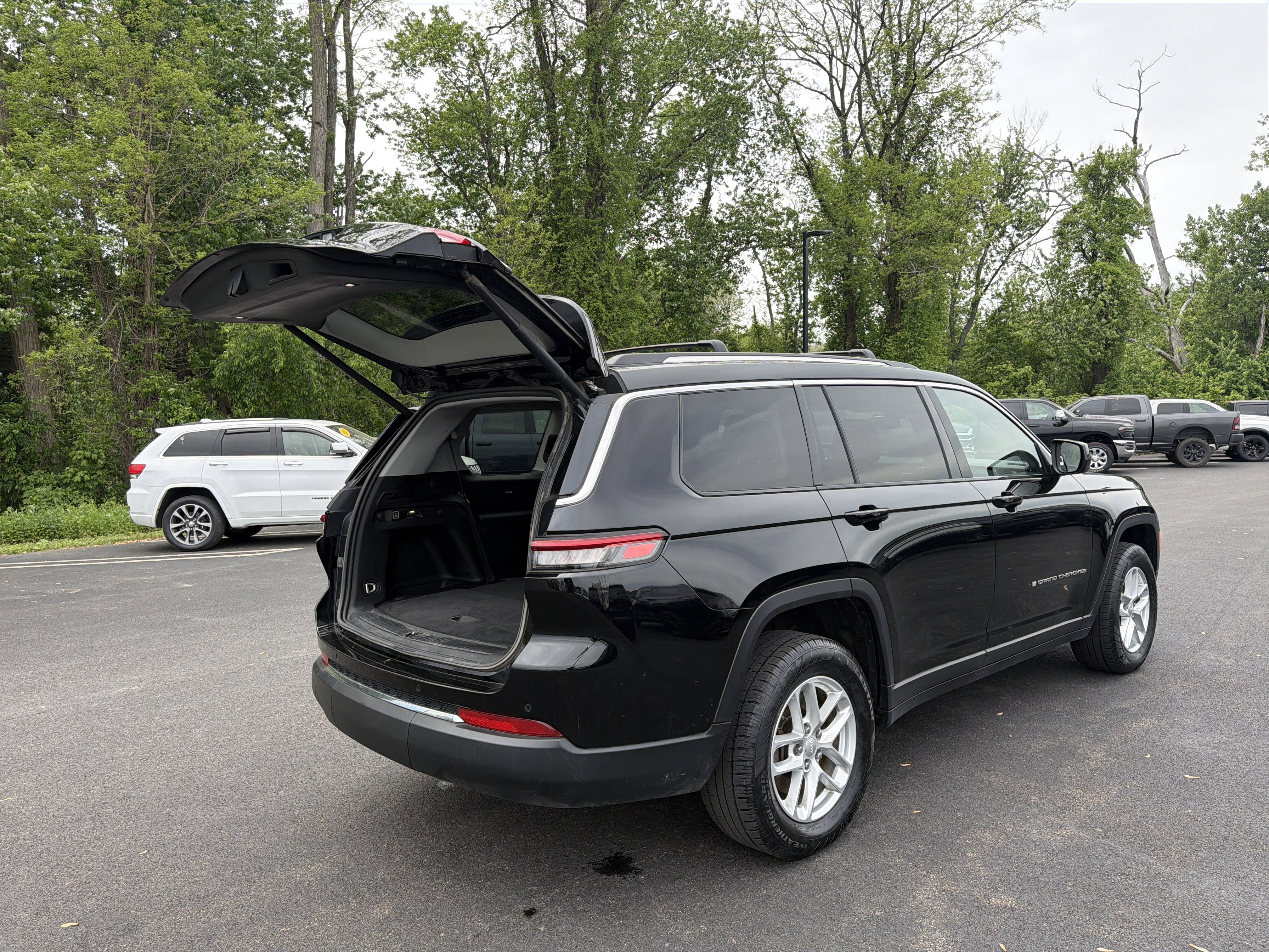 2022 Jeep Grand Cherokee L Laredo