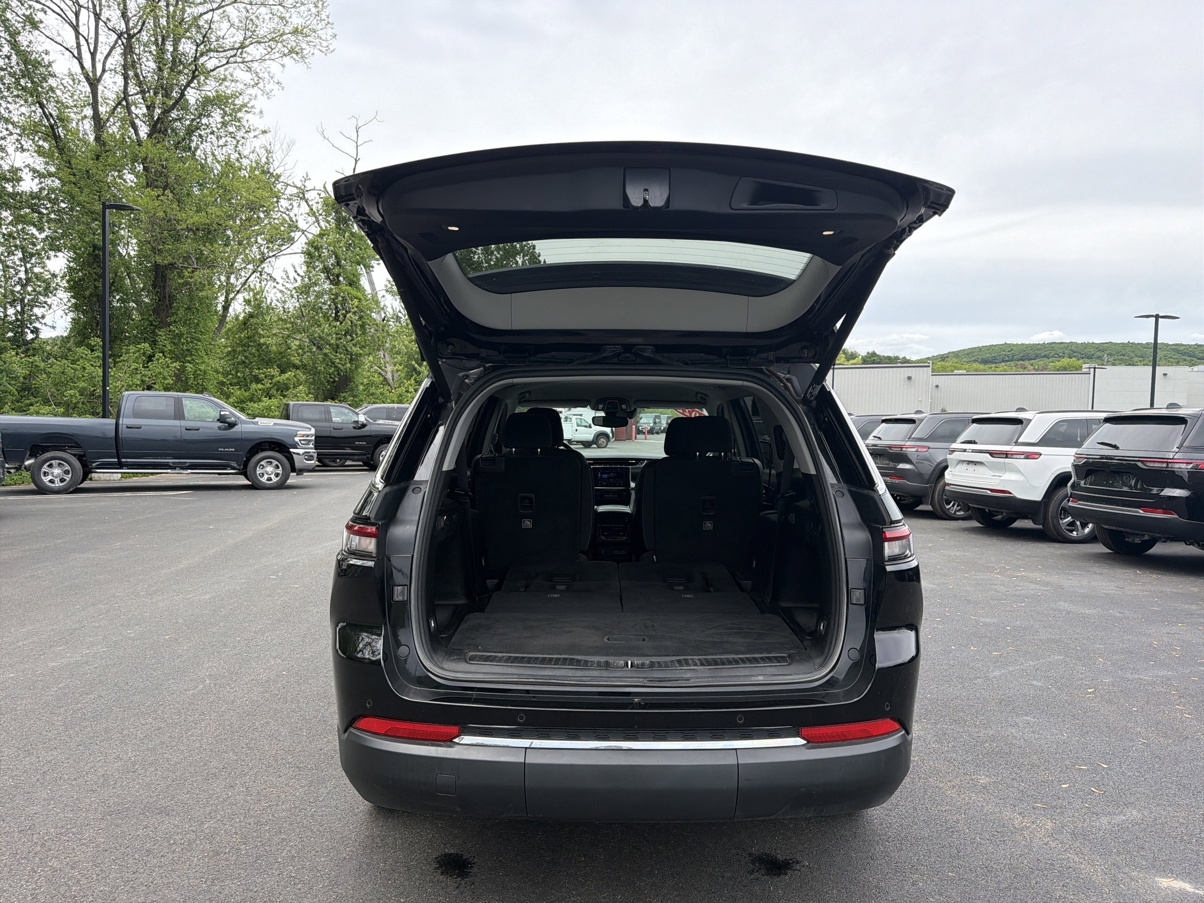 2022 Jeep Grand Cherokee L Laredo