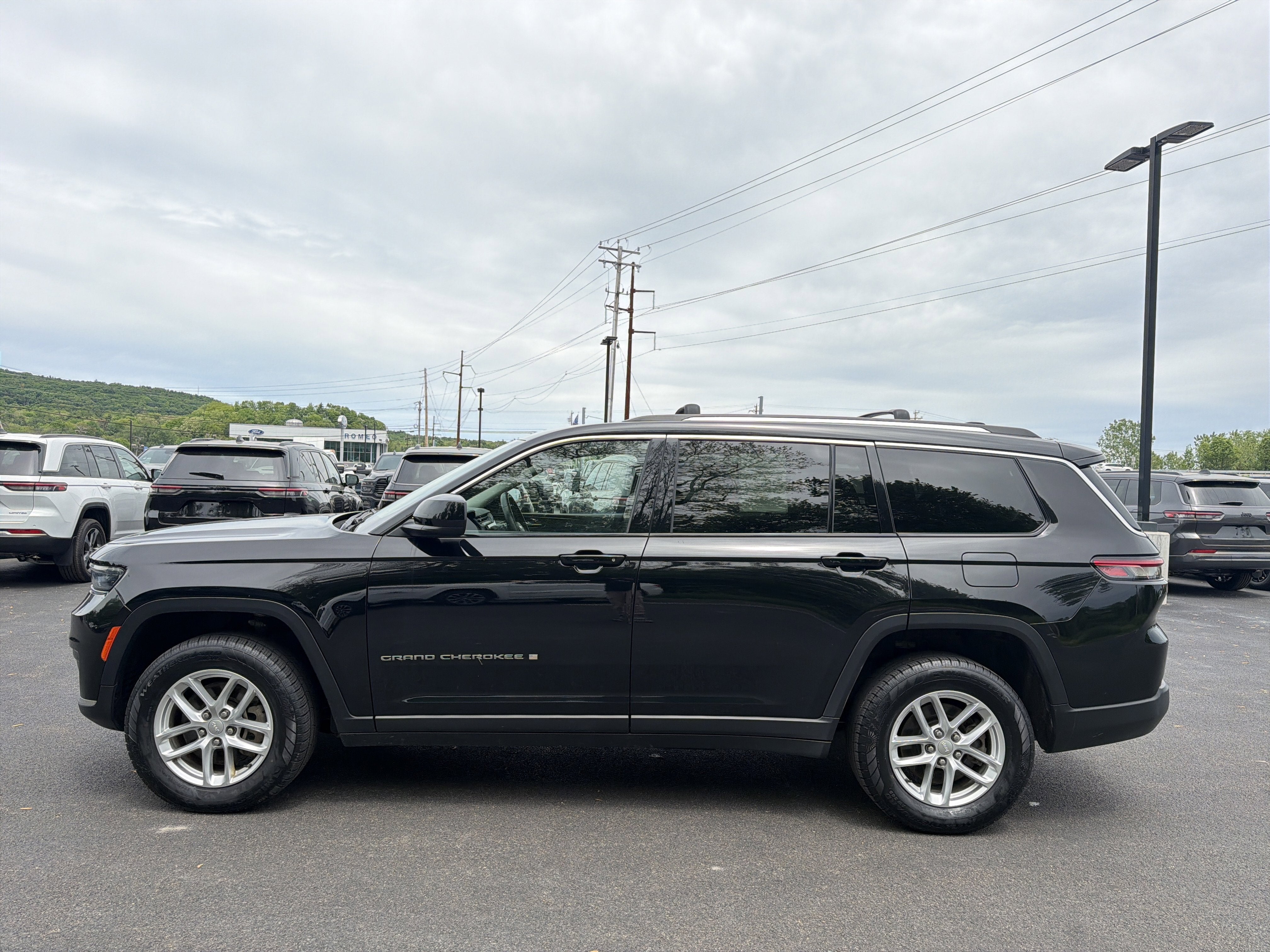 2022 Jeep Grand Cherokee L Laredo