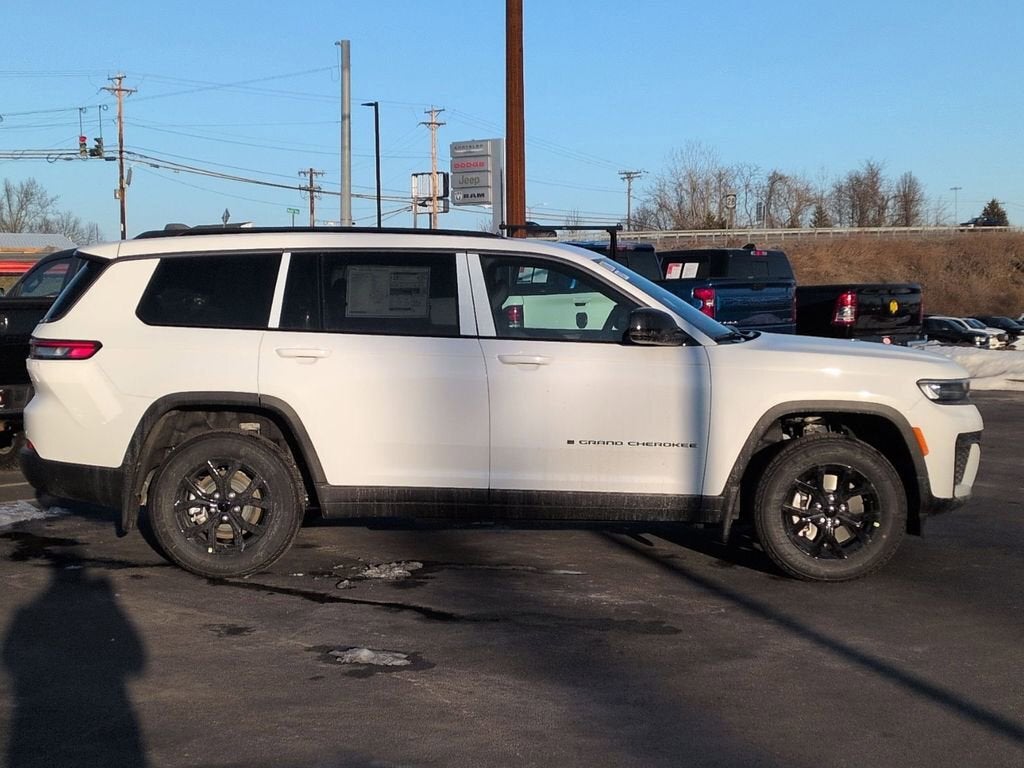 2026 Jeep Grand Cherokee L Laredo Altitude