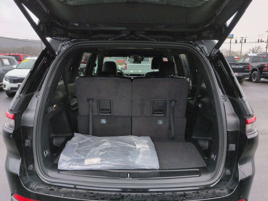 2026 Jeep Grand Cherokee L Laredo Altitude