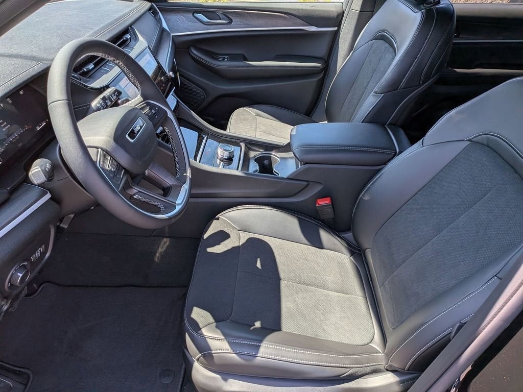 2026 Jeep Grand Cherokee L Laredo Altitude