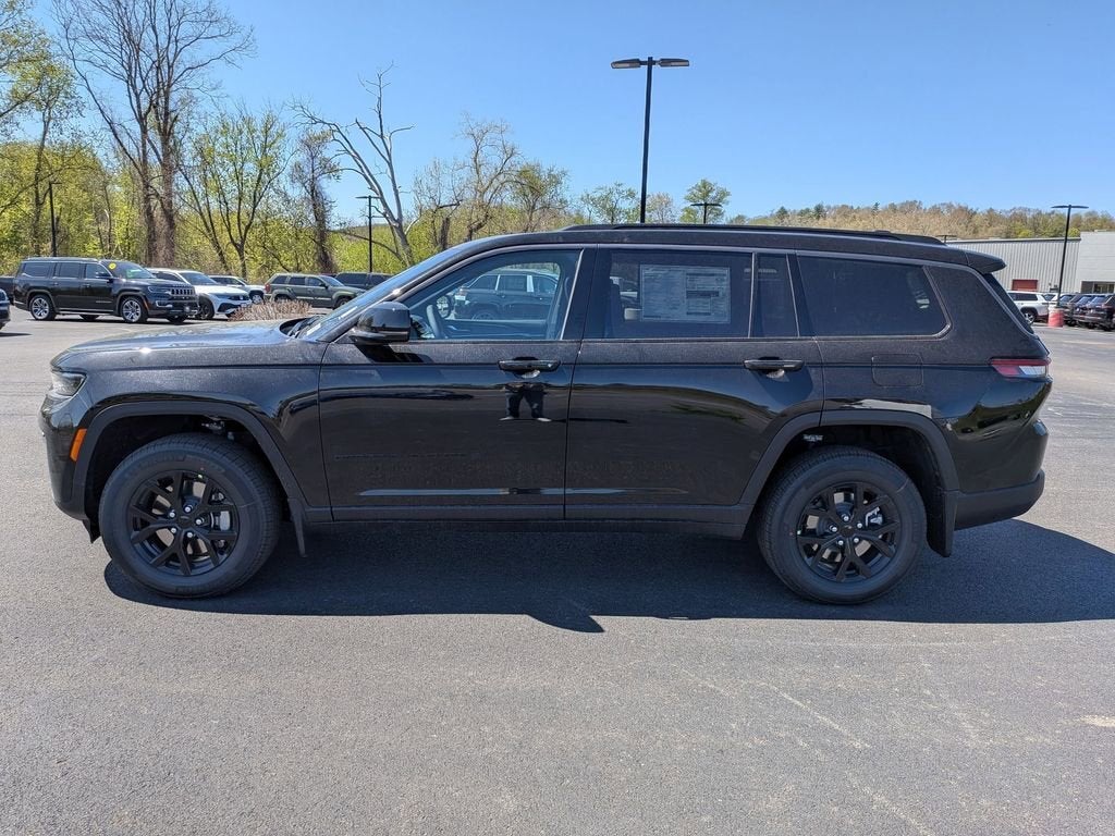 2026 Jeep Grand Cherokee L Laredo Altitude