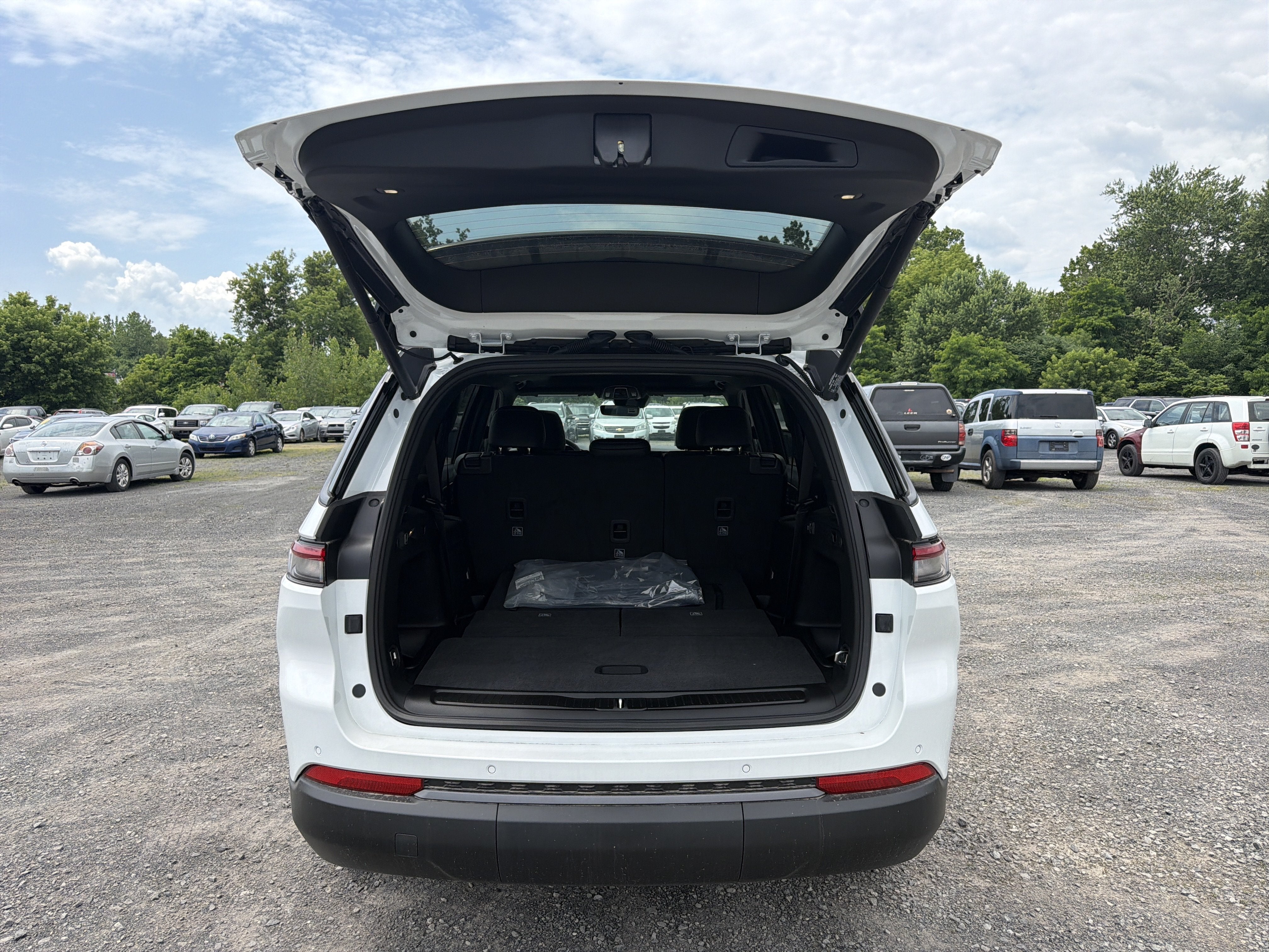 2026 Jeep Grand Cherokee L Laredo Altitude