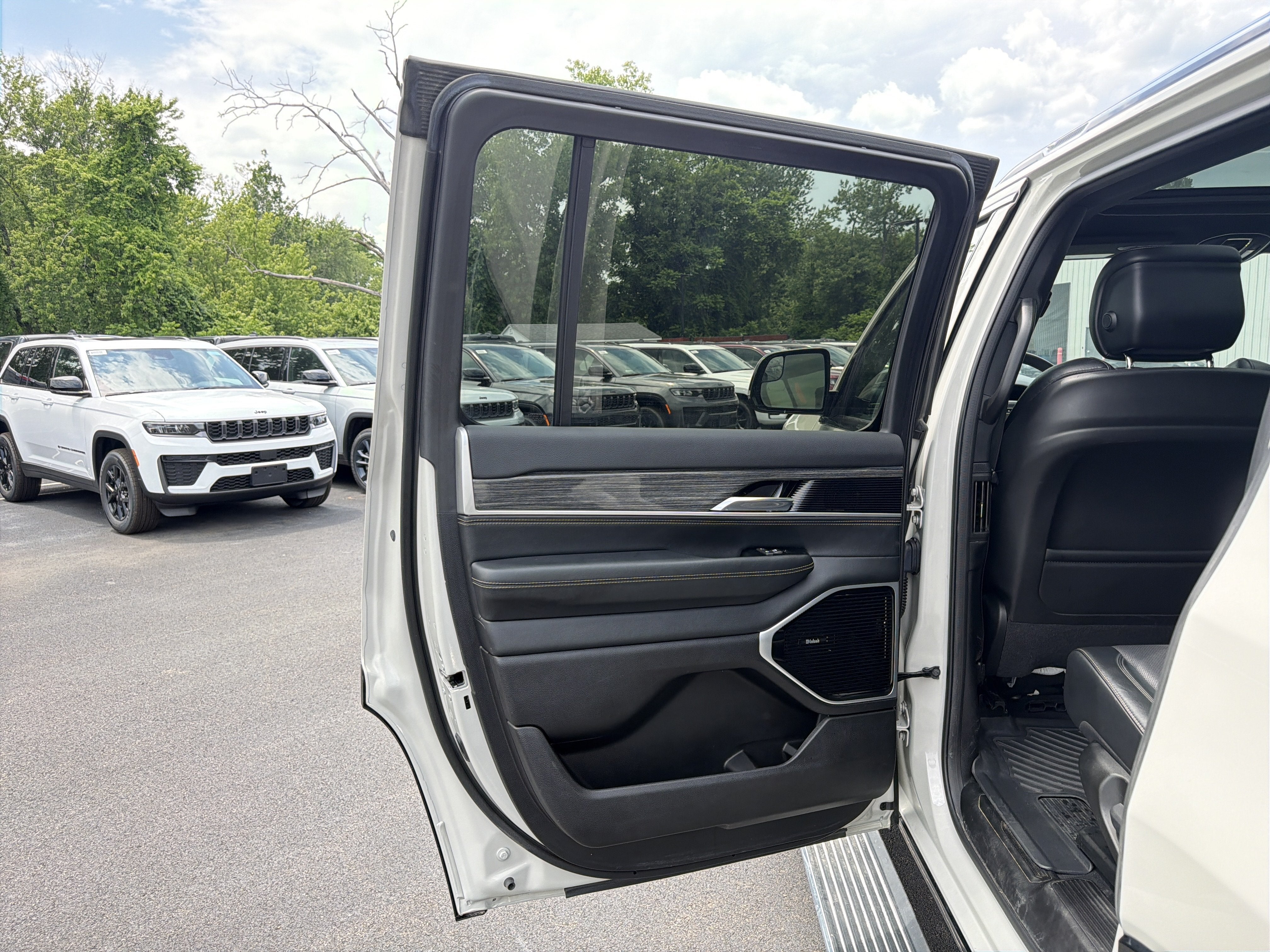 2022 Jeep Wagoneer Series III