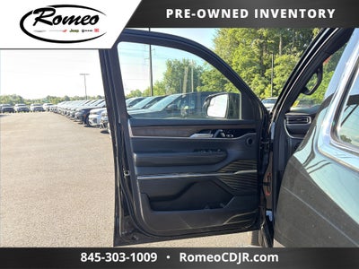 2023 Jeep Grand Wagoneer Base