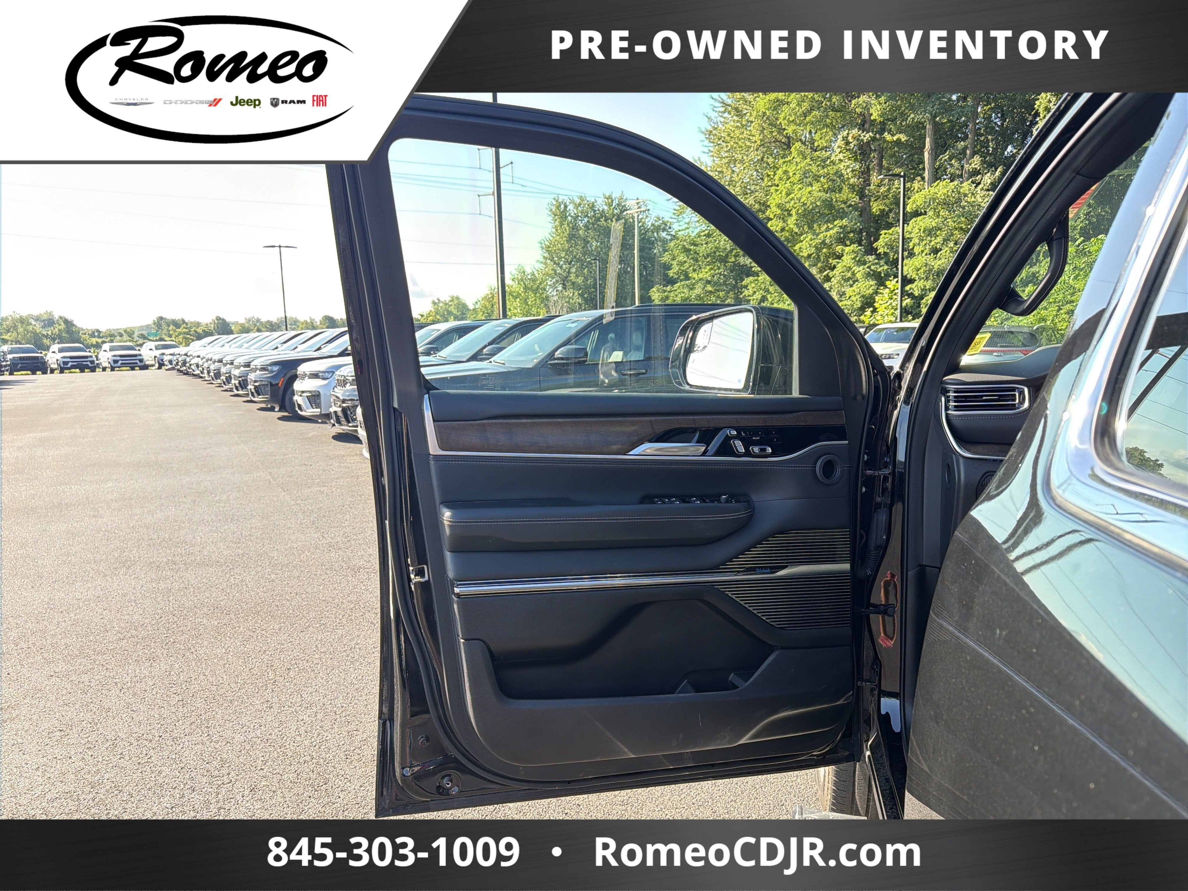 2023 Jeep Grand Wagoneer Base