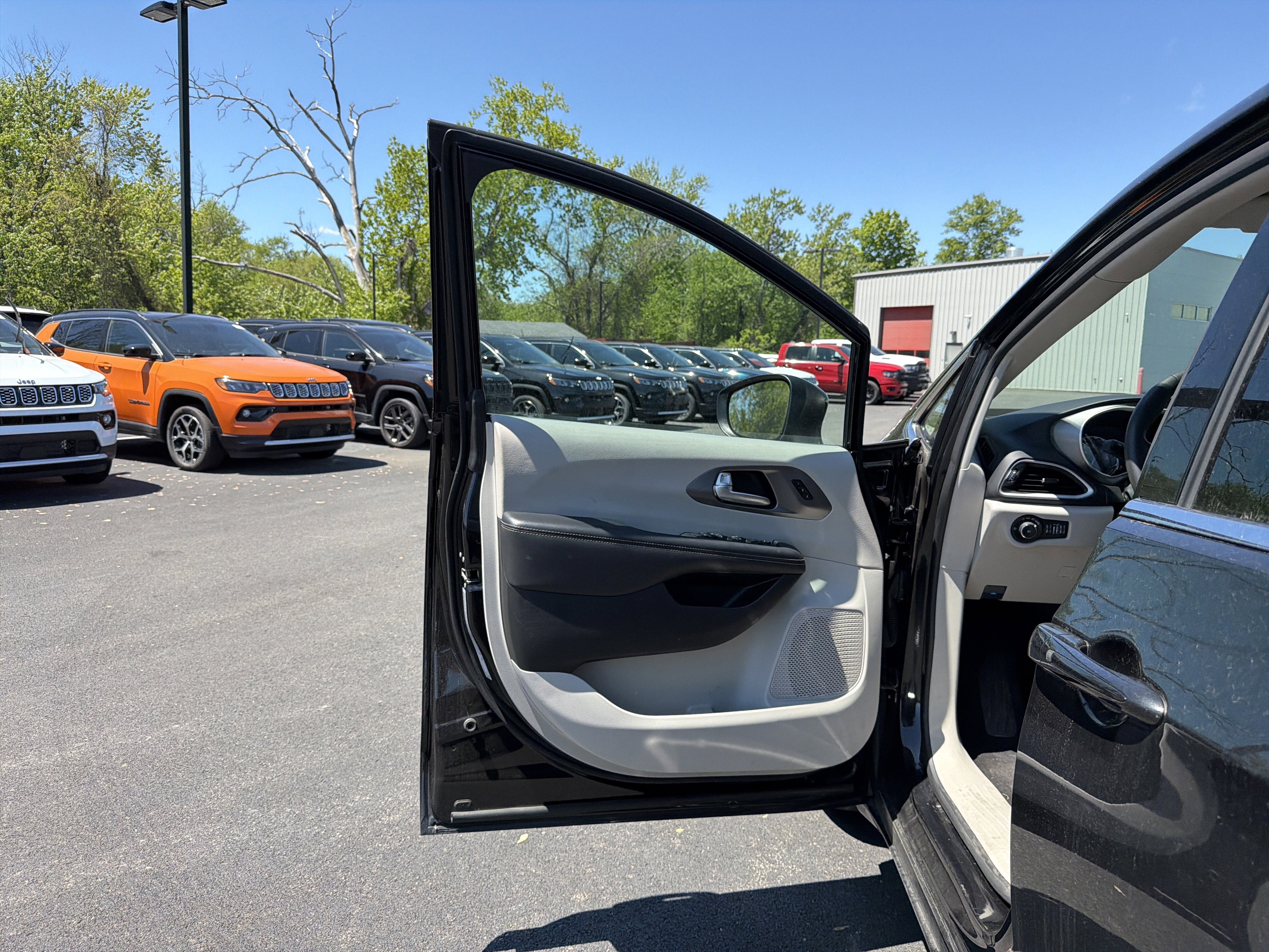 2023 Chrysler Pacifica Touring L