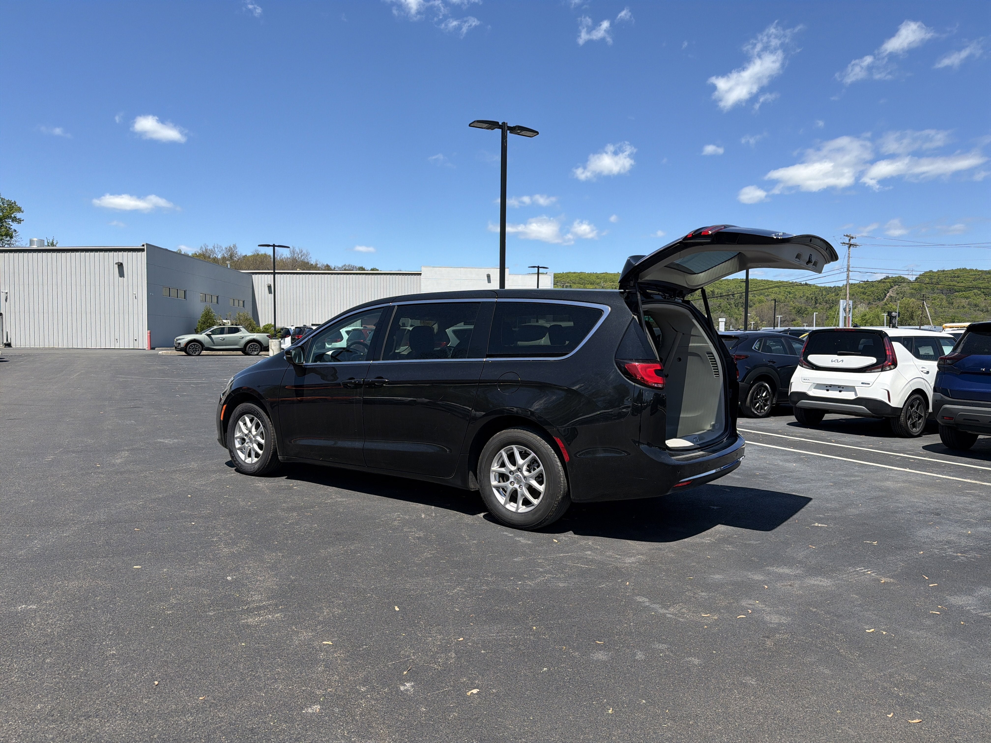 2023 Chrysler Pacifica Touring L