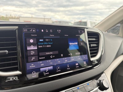 2023 Chrysler Pacifica Touring L