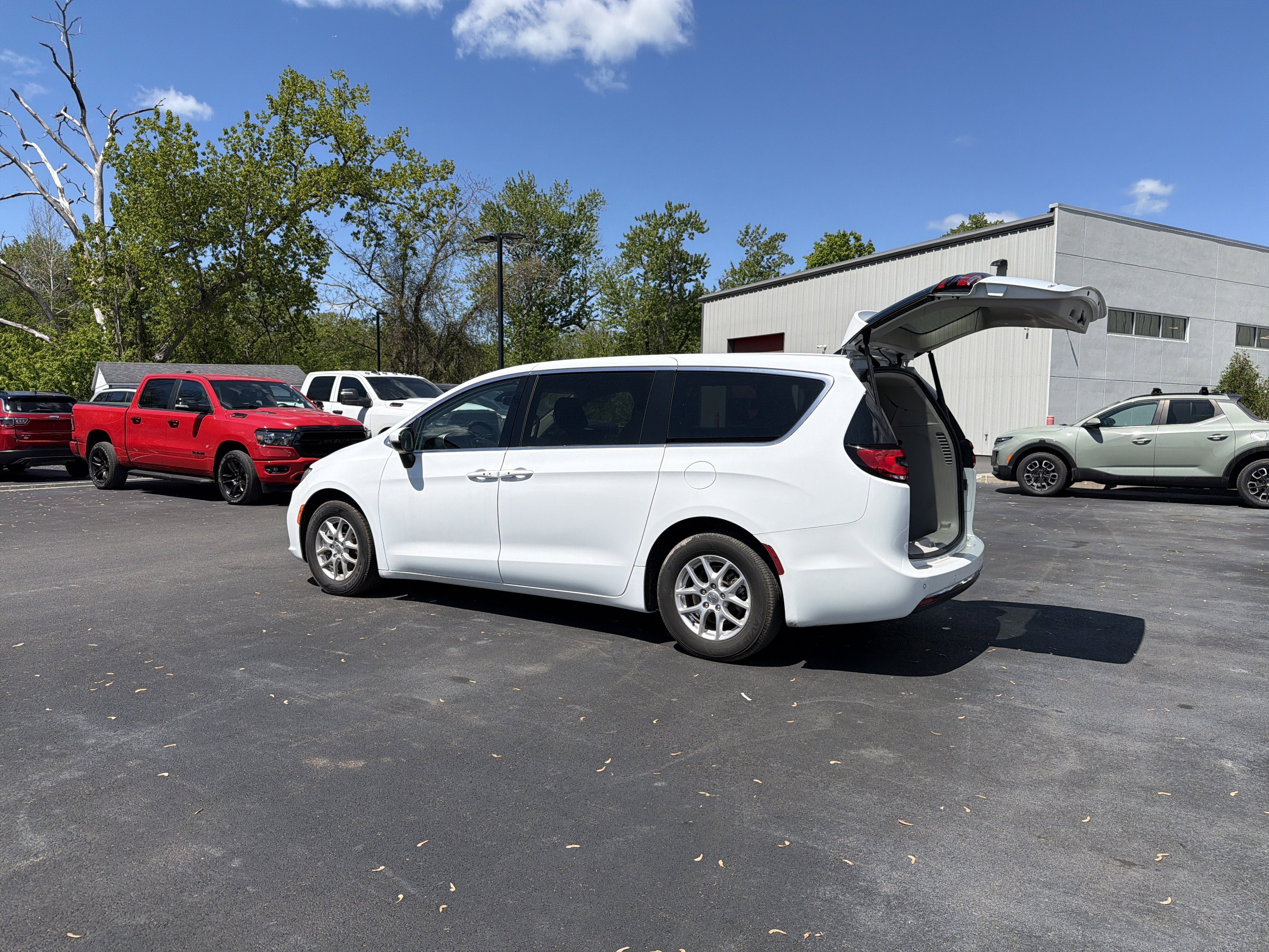 2023 Chrysler Pacifica Touring L