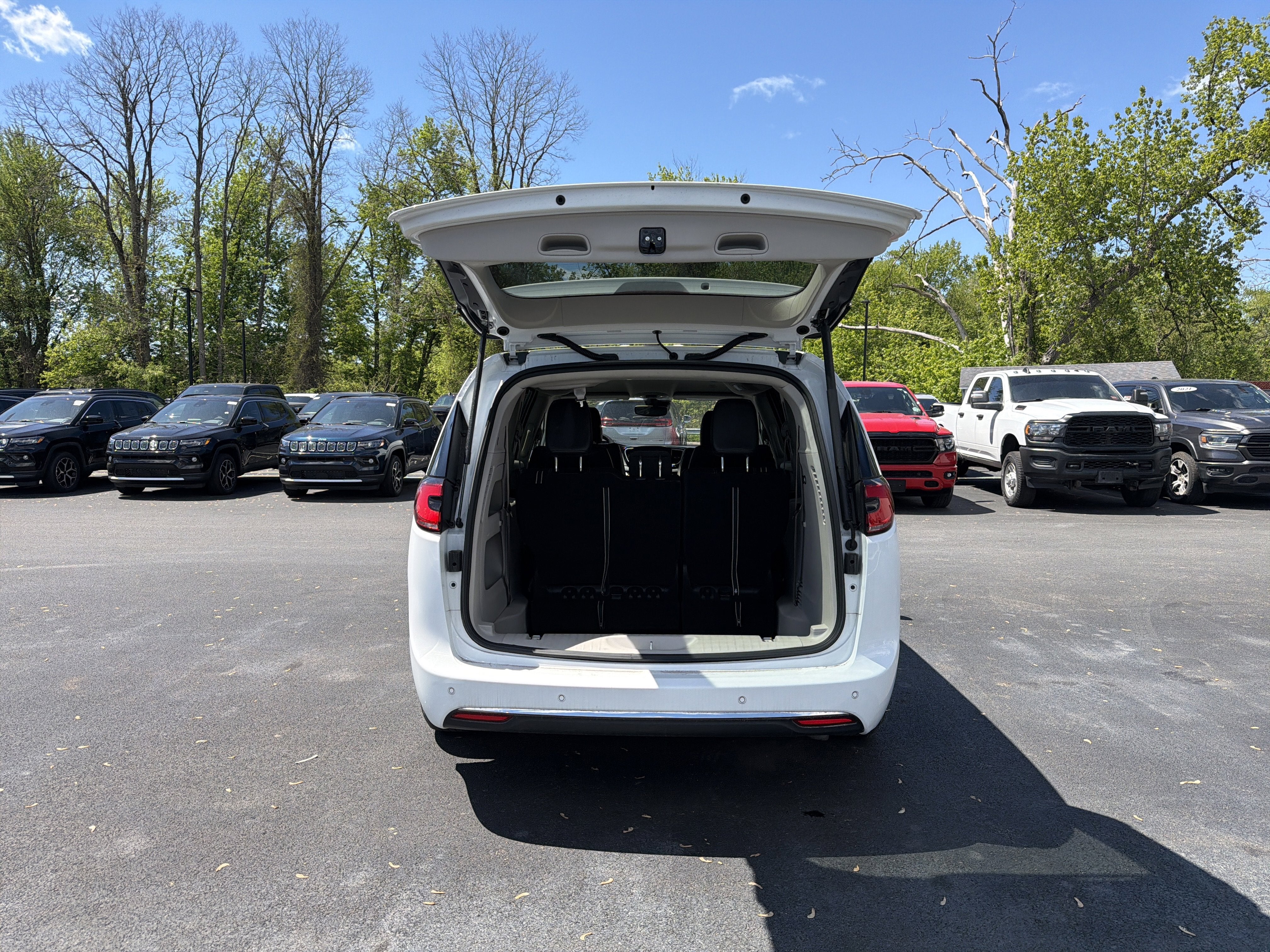 2023 Chrysler Pacifica Touring L