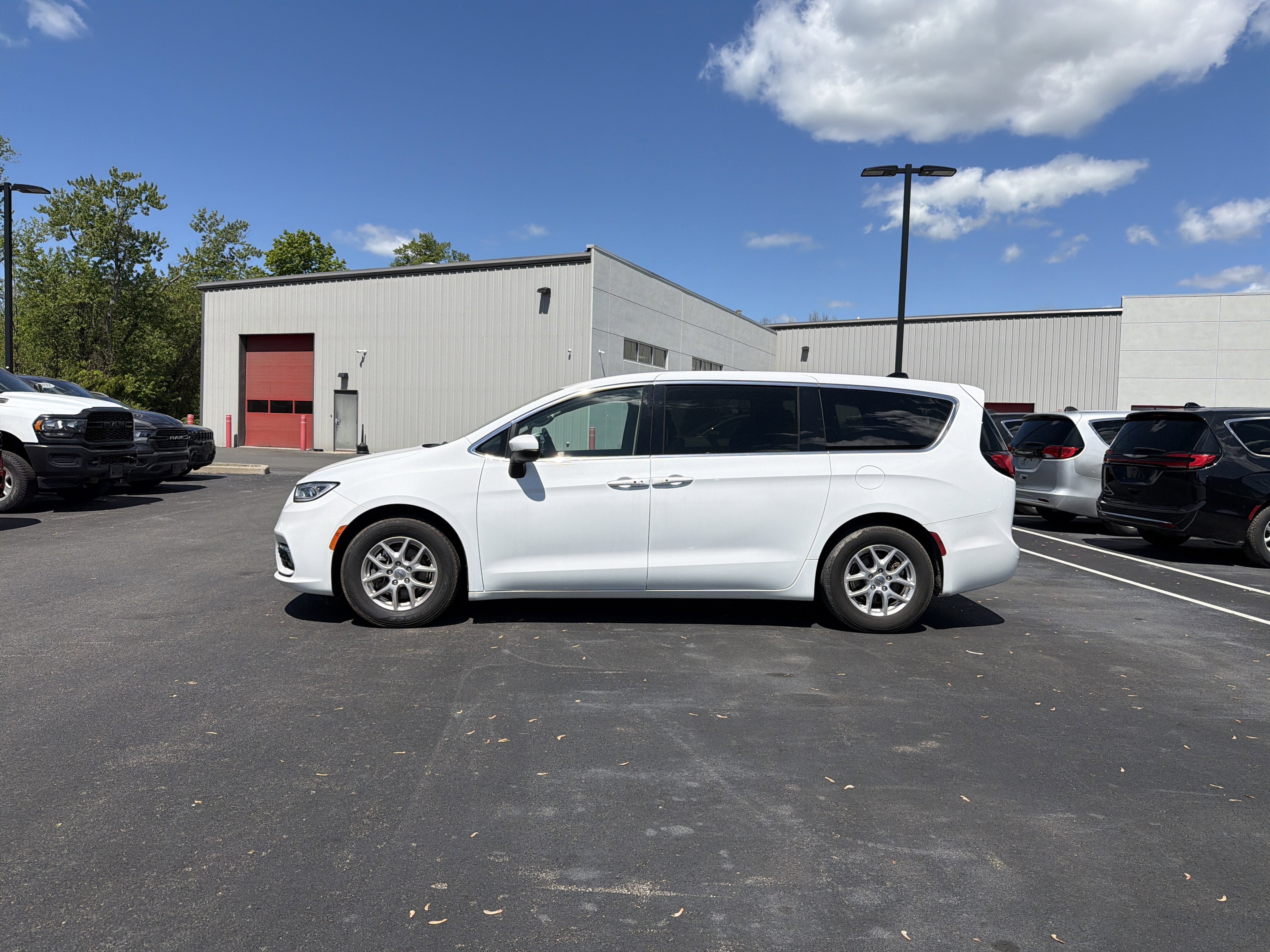 2023 Chrysler Pacifica Touring L