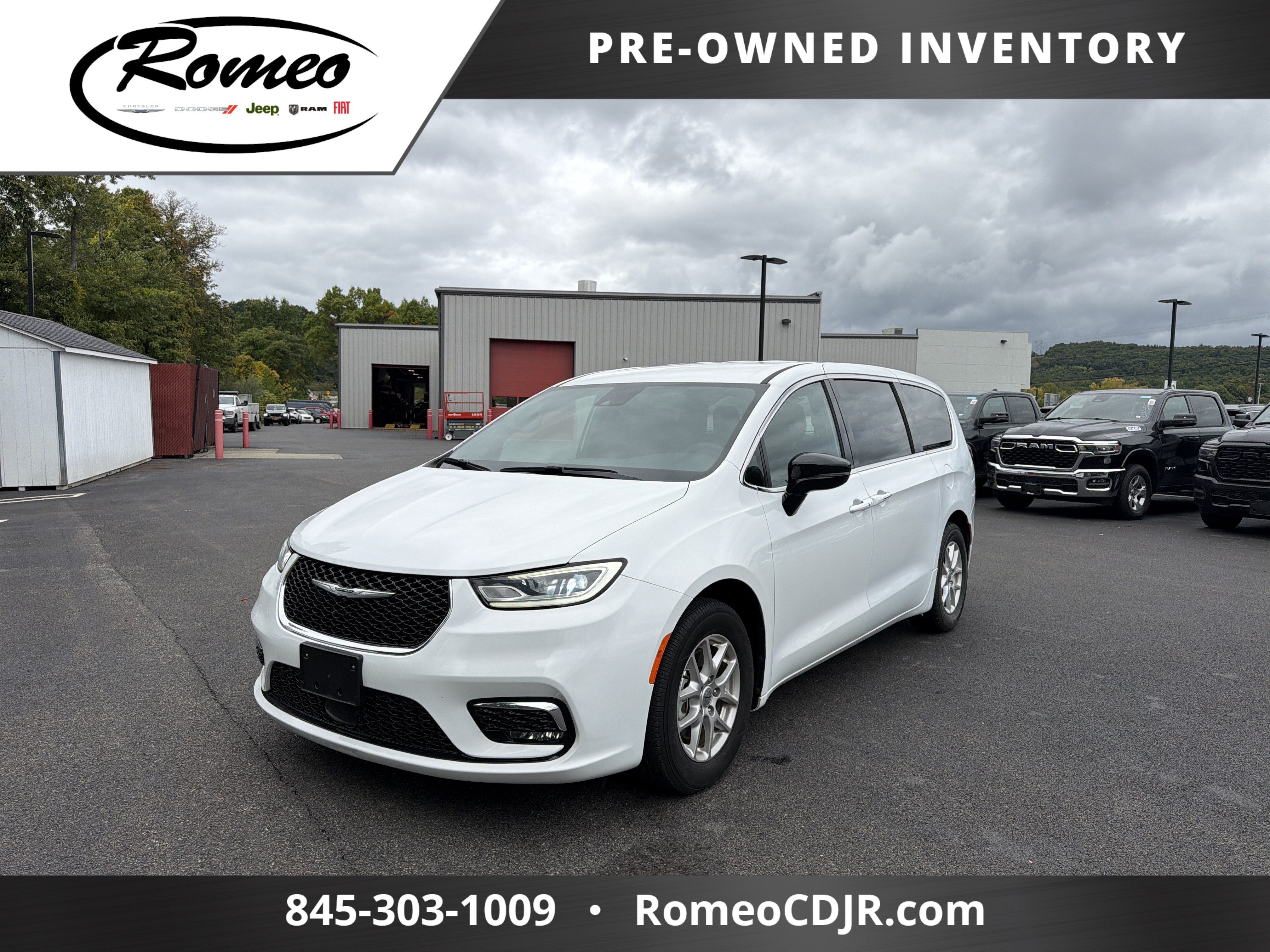2025 Chrysler Pacifica Select