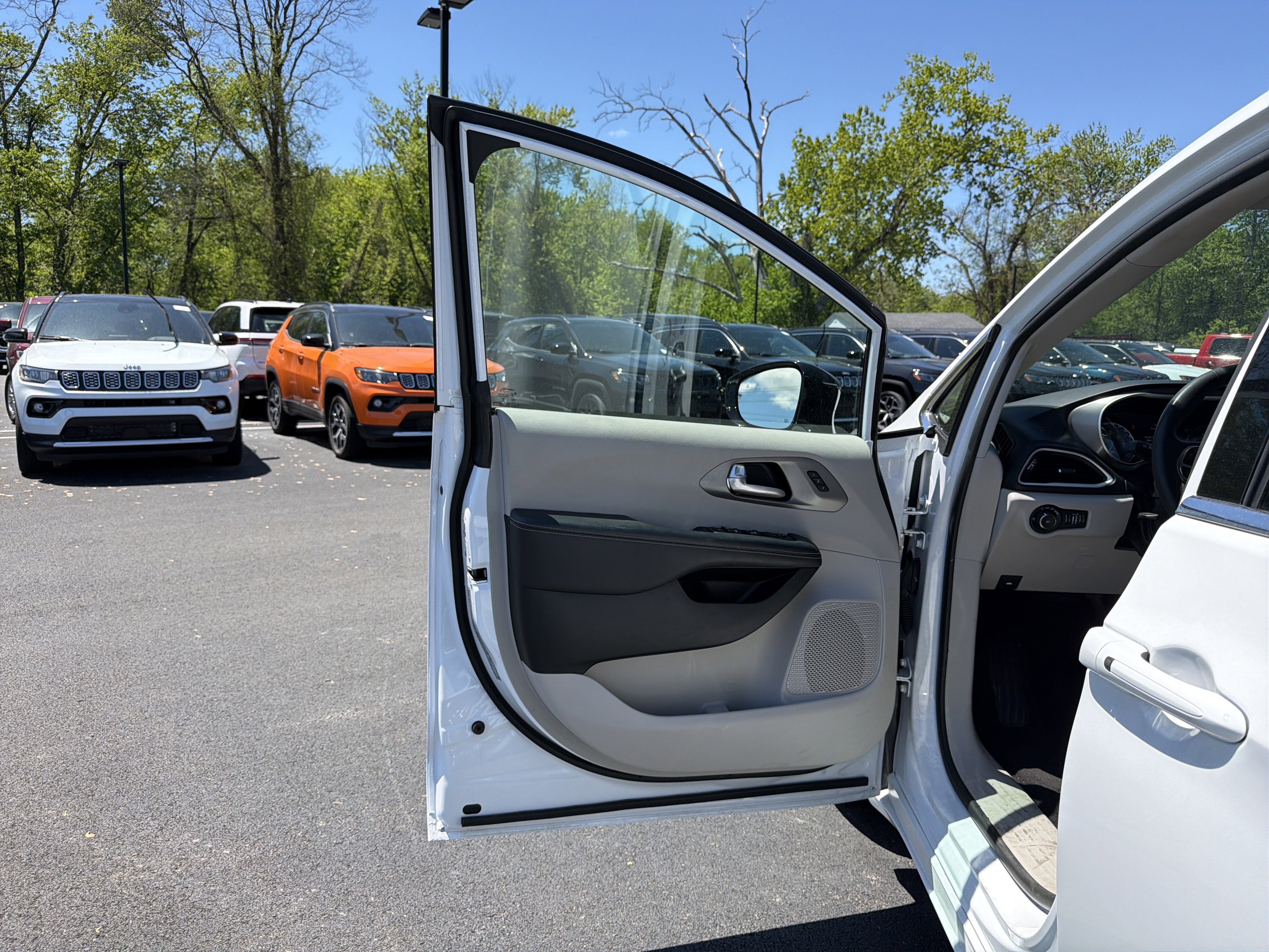 2024 Chrysler Pacifica Touring L