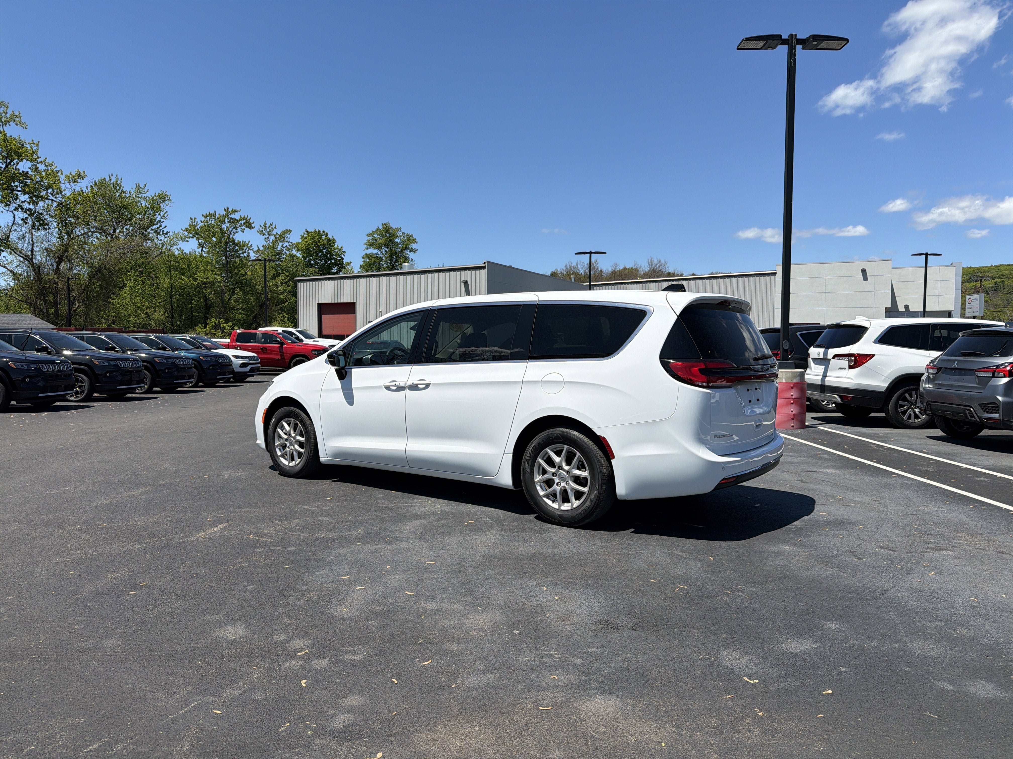 2024 Chrysler Pacifica Touring L