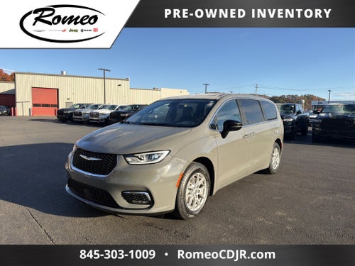 2025 Chrysler Pacifica Select