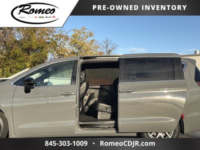 2025 Chrysler Pacifica Select
